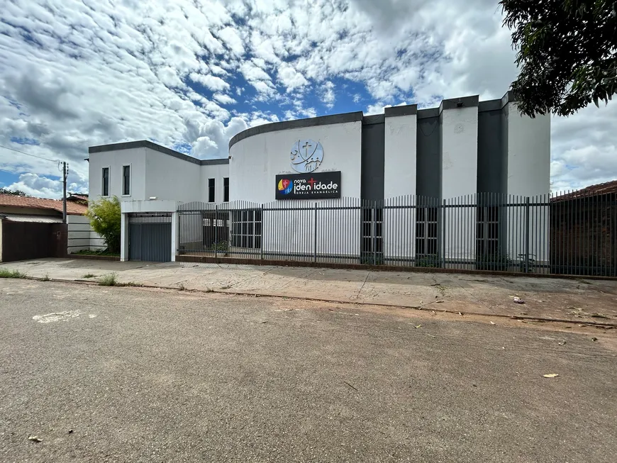 Foto 1 de Galpão/Depósito/Armazém à venda, 750m² em Vila Santa Rita, Anápolis