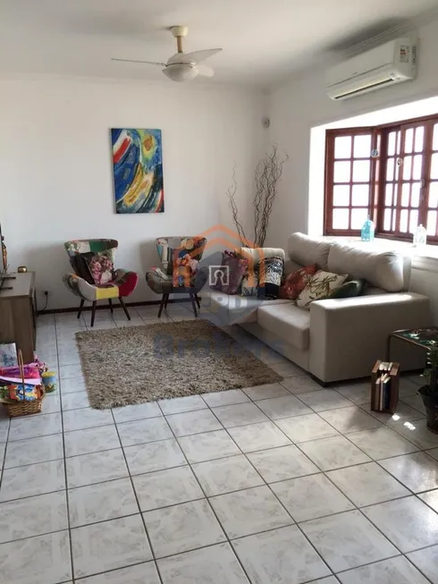 Foto 1 de Sobrado com 3 Quartos à venda, 182m² em Vila Galvao, Jundiaí