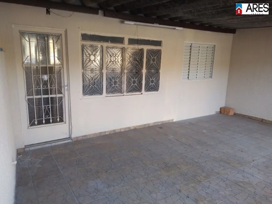 Foto 1 de Casa com 2 Quartos à venda, 83m² em Antônio Zanaga, Americana