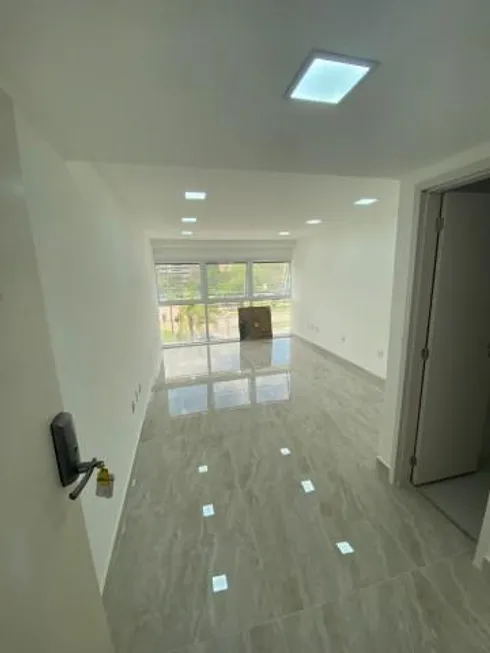 Foto 1 de Sala Comercial para alugar, 25m² em Barra da Tijuca, Rio de Janeiro