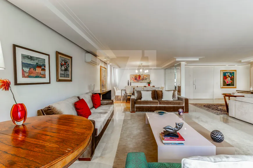 Foto 1 de Apartamento com 3 Quartos à venda, 269m² em Jardim América, São Paulo