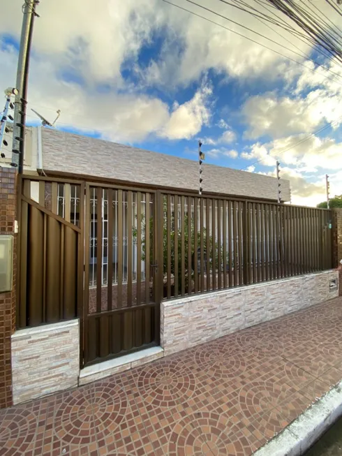 Foto 1 de Casa com 4 Quartos à venda, 250m² em Ponto Novo, Aracaju
