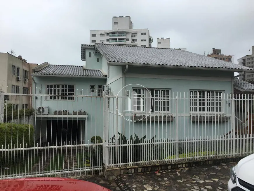 Foto 1 de Casa com 4 Quartos à venda, 272m² em Barreiros, São José