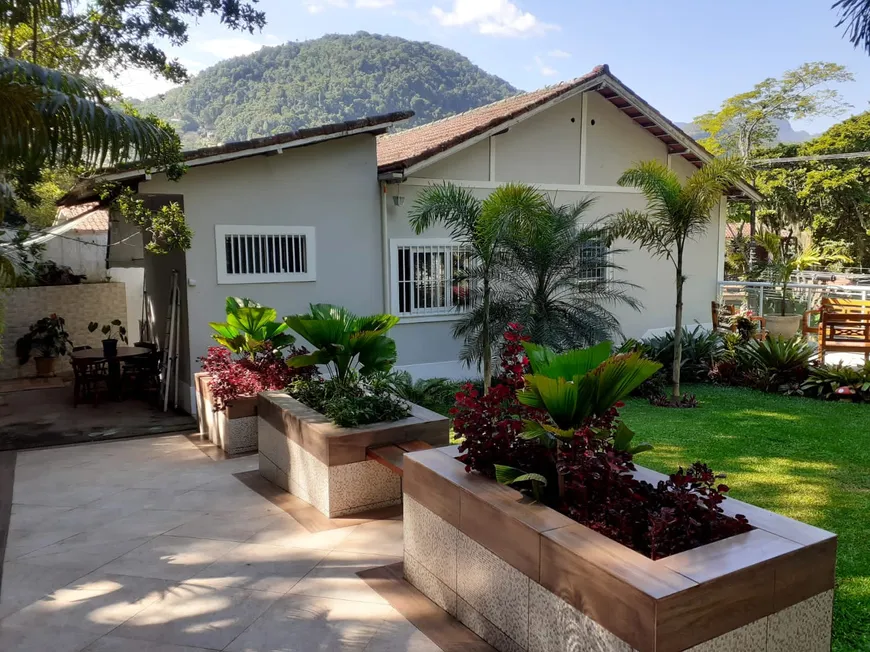 Foto 1 de Casa com 2 Quartos à venda, 120m² em Castelanea, Petrópolis