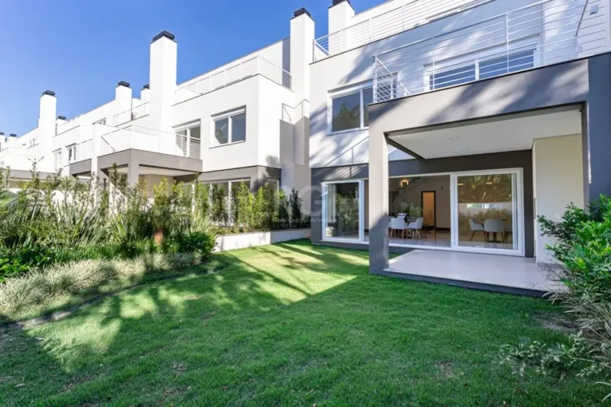 Foto 1 de Casa de Condomínio com 3 Quartos à venda, 449m² em Pedra Redonda, Porto Alegre