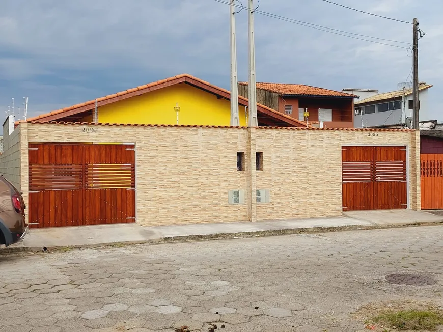 Foto 1 de Casa com 2 Quartos à venda, 55m² em Jardim Magalhães, Itanhaém