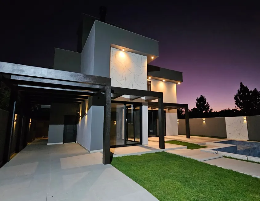 Foto 1 de Casa com 3 Quartos à venda, 190m² em Campeche, Florianópolis