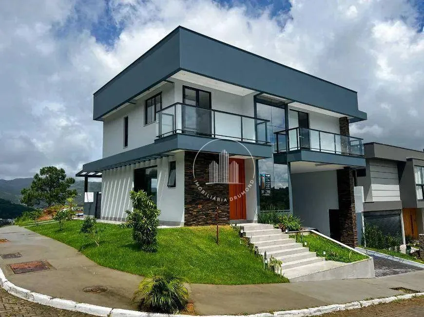 Foto 1 de Casa com 3 Quartos à venda, 270m² em Itacorubi, Florianópolis