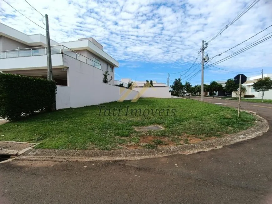 Foto 1 de Lote/Terreno à venda, 304m² em Quebec, São Carlos