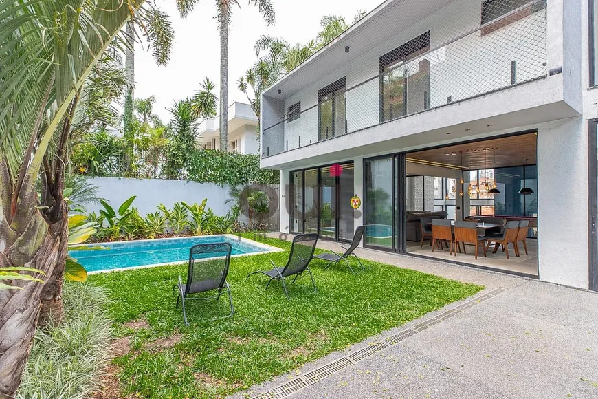 Foto 1 de Casa de Condomínio com 4 Quartos para venda ou aluguel, 511m² em Jardim Vitoria Regia, São Paulo