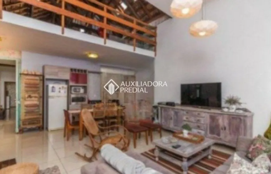 Foto 1 de Casa com 3 Quartos à venda, 420m² em Floresta, Porto Alegre