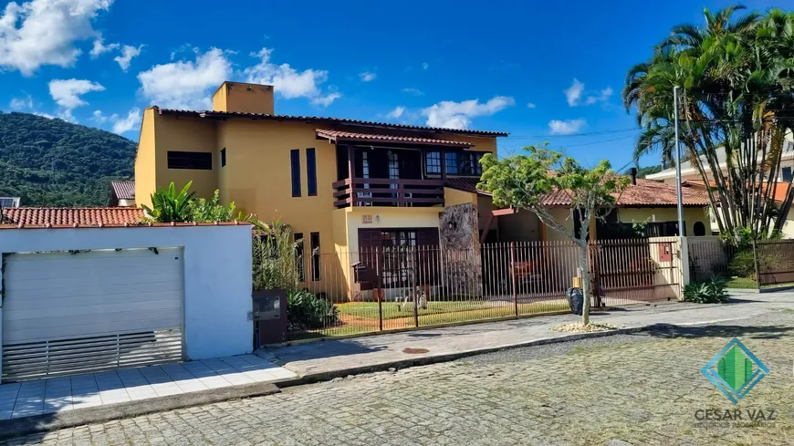 Foto 1 de Apartamento com 6 Quartos à venda, 186m² em Itacorubi, Florianópolis