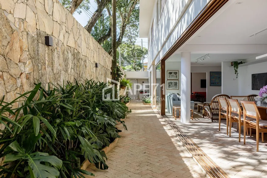 Foto 1 de Sobrado com 4 Quartos à venda, 427m² em Moema, São Paulo