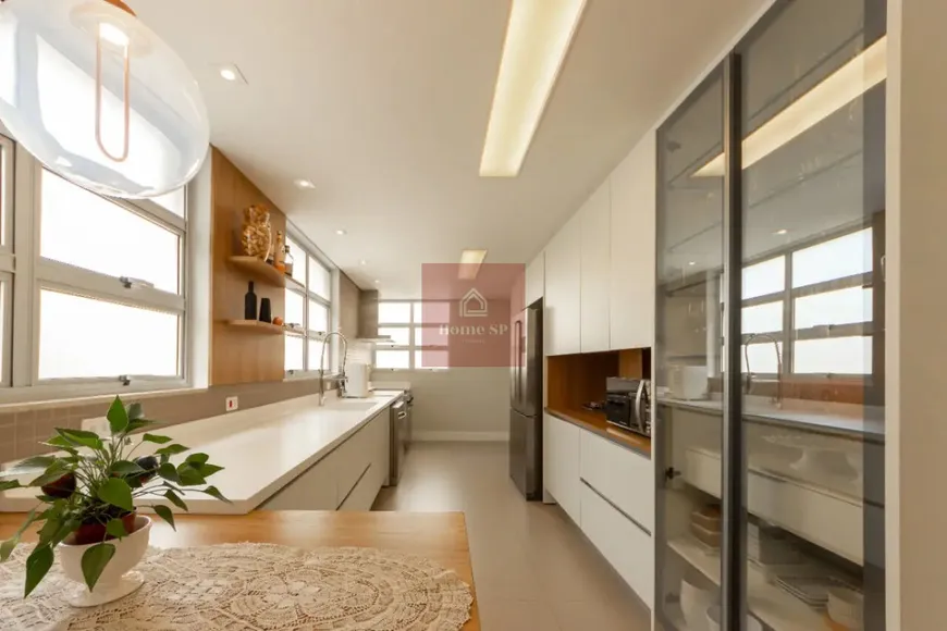 Foto 1 de Apartamento com 3 Quartos à venda, 198m² em Itaim Bibi, São Paulo