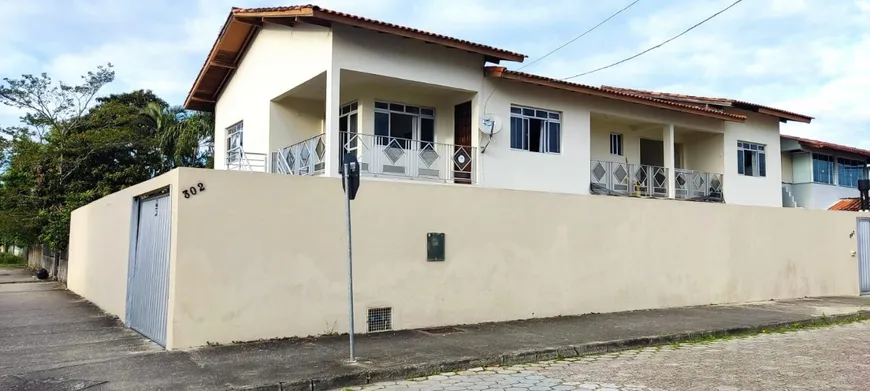 Foto 1 de Casa com 6 Quartos à venda, 345m² em Carianos, Florianópolis