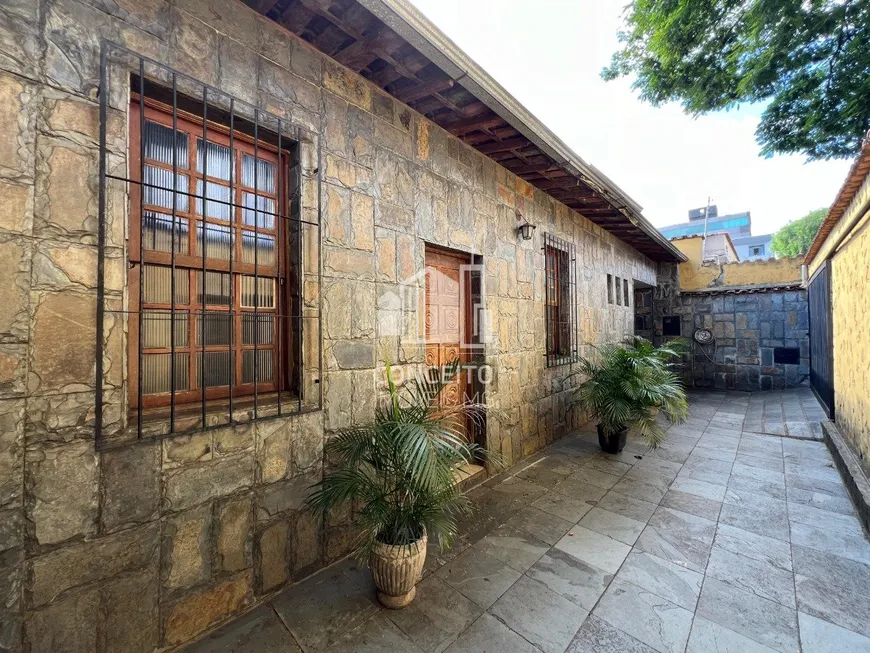 Foto 1 de Casa com 4 Quartos à venda, 185m² em Santa Rosa, Belo Horizonte