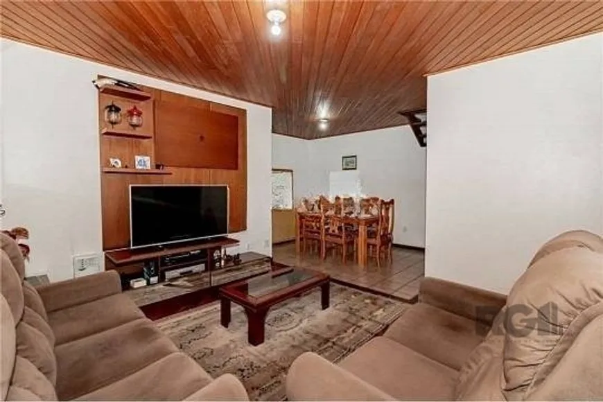 Foto 1 de Casa com 3 Quartos à venda, 259m² em Costa E Silva, Porto Alegre