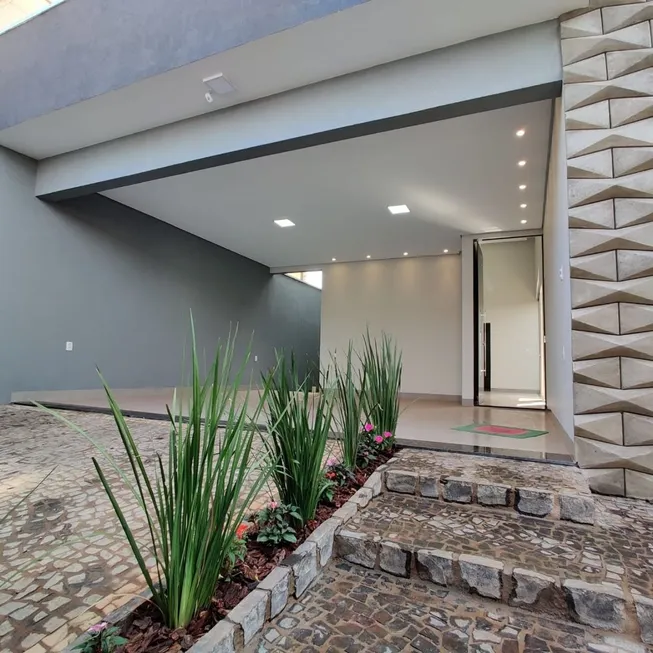 Foto 1 de Casa com 3 Quartos à venda, 153m² em Minas Gerais, Uberlândia