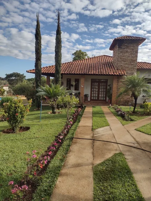 Foto 1 de Fazenda/Sítio com 3 Quartos à venda, 2000m² em Condominio Morada do Lago, Jaboticatubas