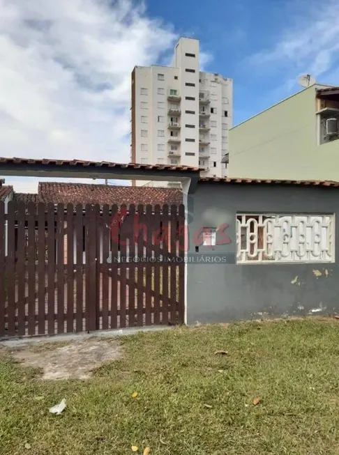 Foto 1 de Casa com 2 Quartos à venda, 70m² em Aruan, Caraguatatuba