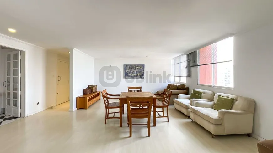 Foto 1 de Apartamento com 2 Quartos para alugar, 117m² em Cerqueira César, São Paulo