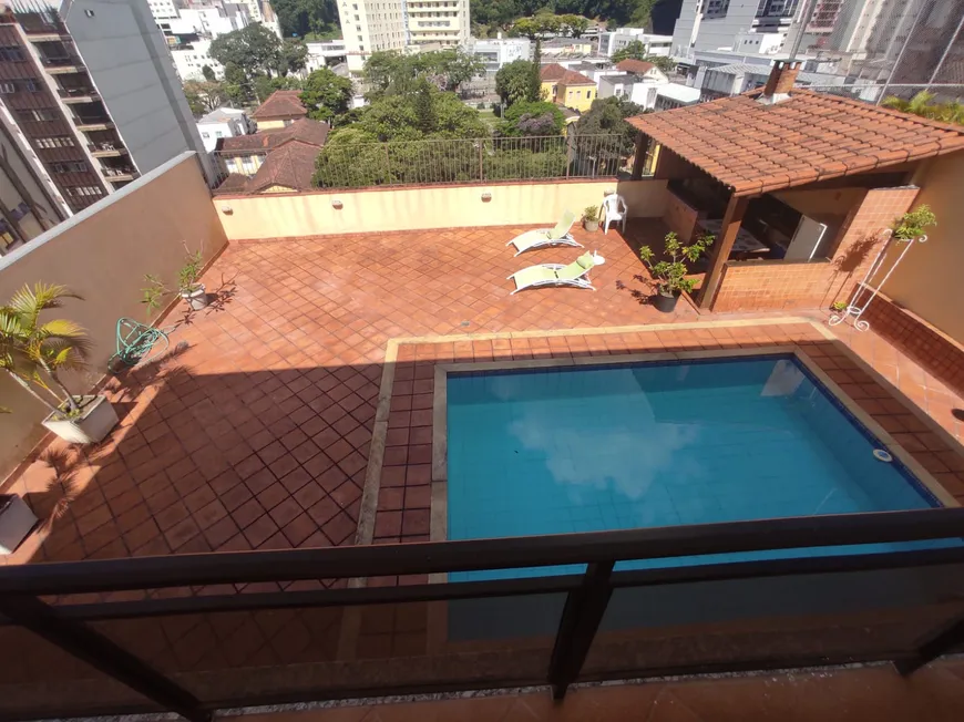 Foto 1 de Casa com 4 Quartos à venda, 480m² em São Mateus, Juiz de Fora