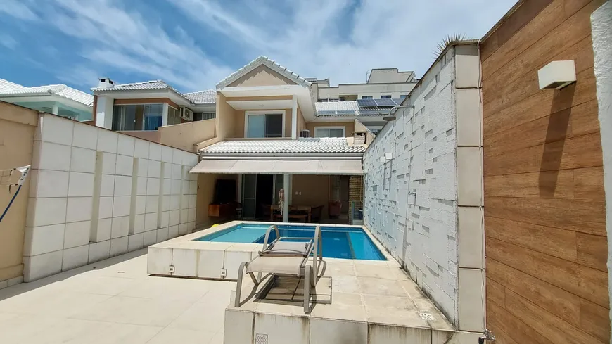 Foto 1 de Casa de Condomínio com 4 Quartos à venda, 176m² em Freguesia- Jacarepaguá, Rio de Janeiro
