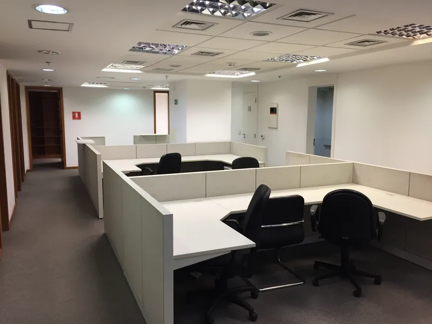 Foto 1 de Sala Comercial com 8 Quartos para alugar, 300m² em Castelo, Rio de Janeiro