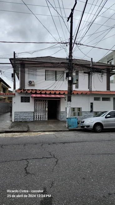 Foto 1 de Casa com 3 Quartos para alugar, 120m² em Marapé, Santos