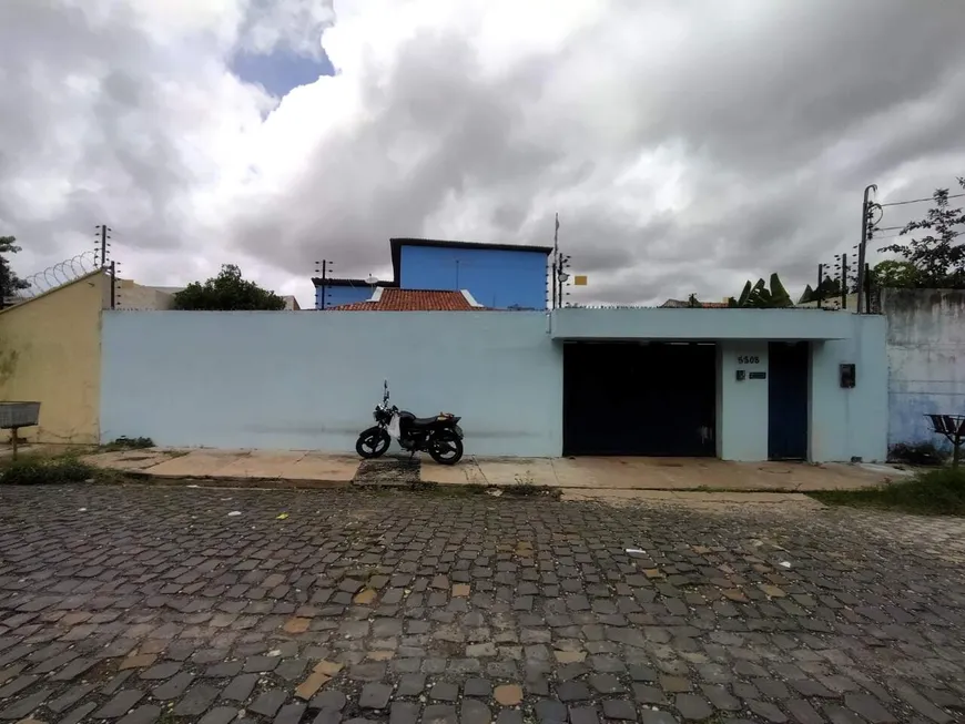 Foto 1 de Casa com 6 Quartos para alugar, 300m² em Santa Isabel, Teresina