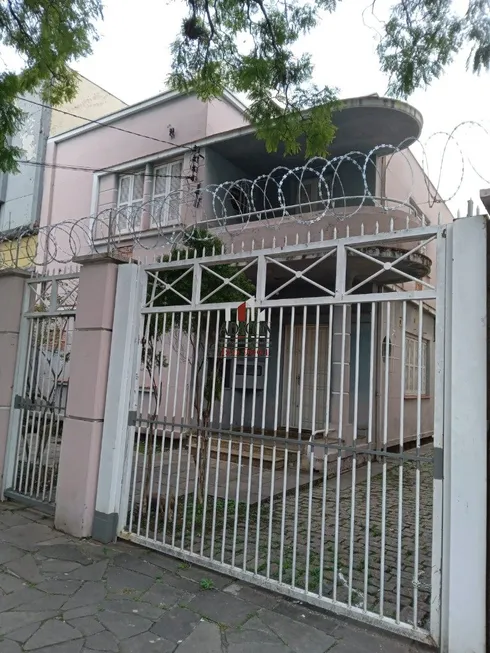 Foto 1 de Casa com 3 Quartos à venda, 320m² em Rio Branco, Porto Alegre