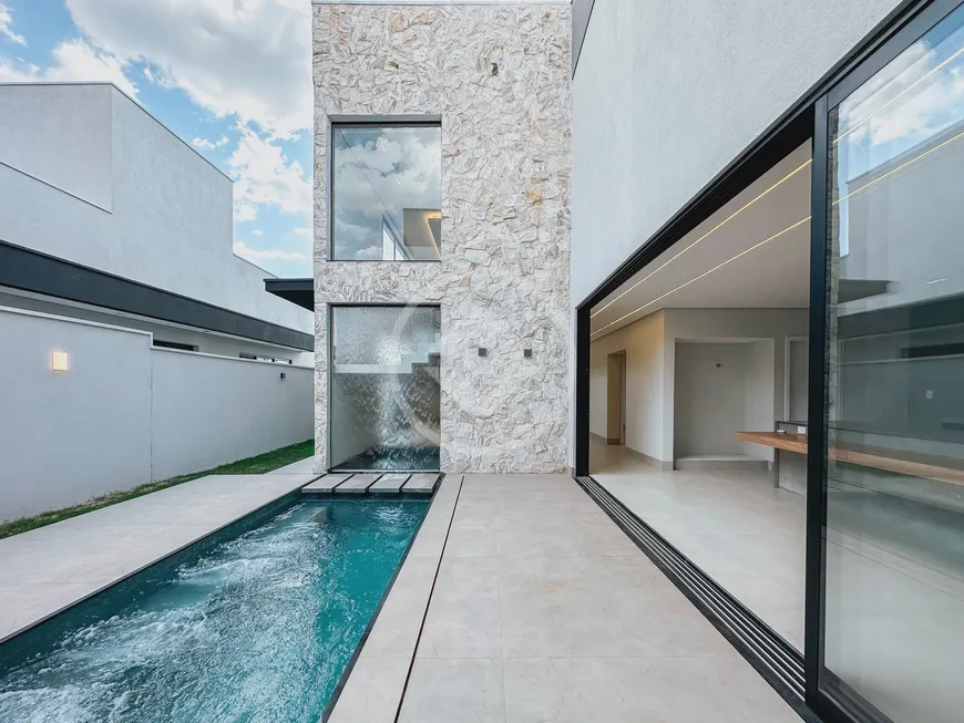 Foto 1 de Casa de Condomínio com 4 Quartos à venda, 357m² em Morada da Colina, Uberlândia