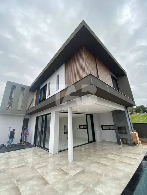 Foto 1 de Casa de Condomínio com 3 Quartos à venda, 231m² em Areias, Camboriú