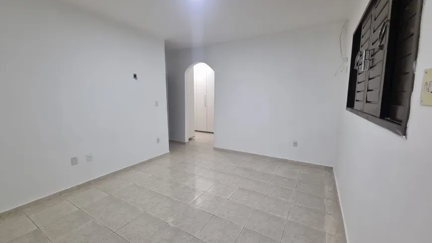 Foto 1 de Casa com 3 Quartos para alugar, 130m² em Lagoa Nova, Natal