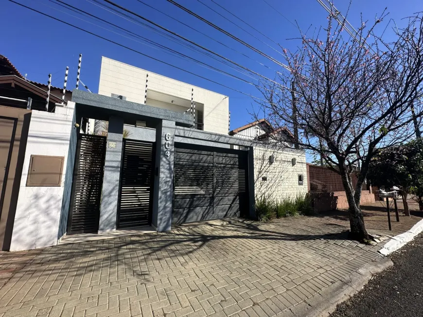 Foto 1 de Casa com 3 Quartos à venda, 470m² em Centro, Apucarana