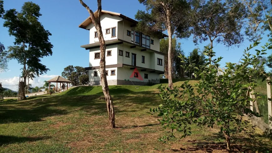 Foto 1 de Fazenda/Sítio com 3 Quartos à venda, 230m² em , Paraibuna