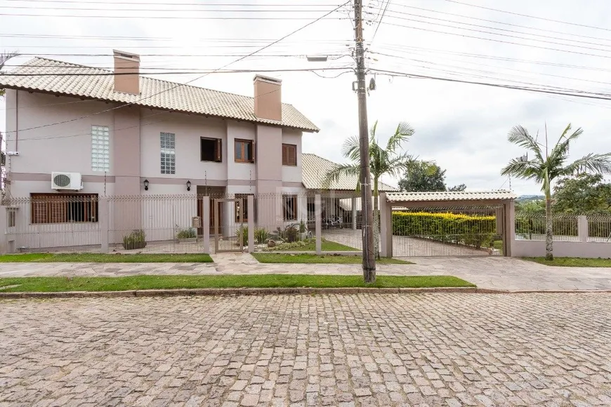 Foto 1 de Casa com 3 Quartos à venda, 295m² em Espiríto Santo, Porto Alegre