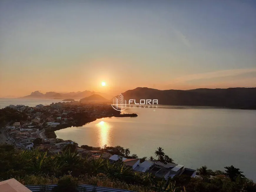 Foto 1 de Lote/Terreno à venda, 348m² em Camboinhas, Niterói