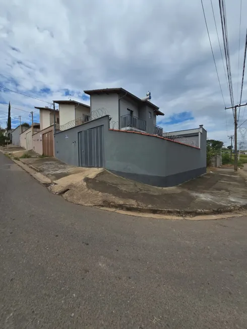 Foto 1 de Casa com 2 Quartos à venda, 87m² em Jardim Doutor Ottoni, Poços de Caldas