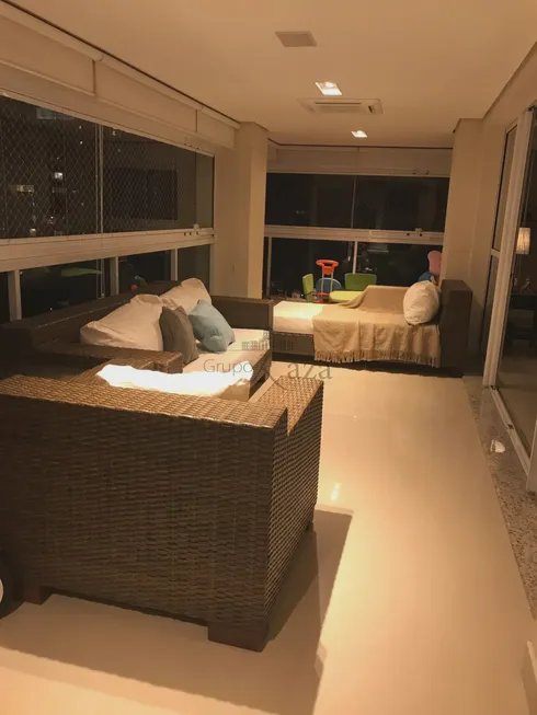 Foto 1 de Apartamento com 4 Quartos à venda, 204m² em Moema, São Paulo