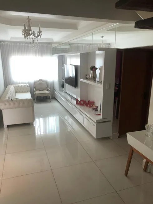 Foto 1 de Casa com 3 Quartos à venda, 240m² em Cidade Jardim, Goiânia