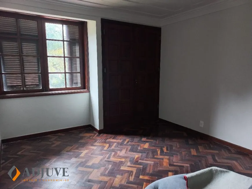 Foto 1 de Apartamento com 3 Quartos para alugar, 125m² em Carangola, Petrópolis