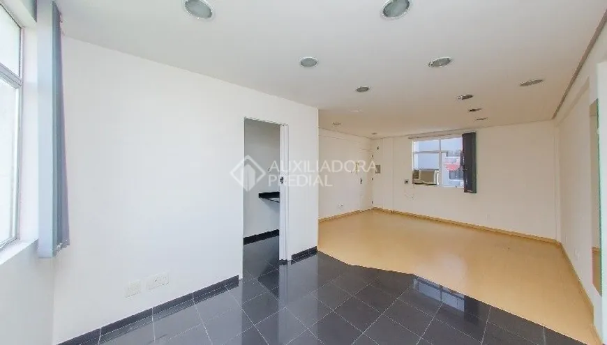 Foto 1 de Sala Comercial à venda, 44m² em Floresta, Porto Alegre