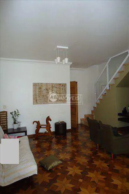 Foto 1 de Sobrado com 3 Quartos à venda, 255m² em Encruzilhada, Santos