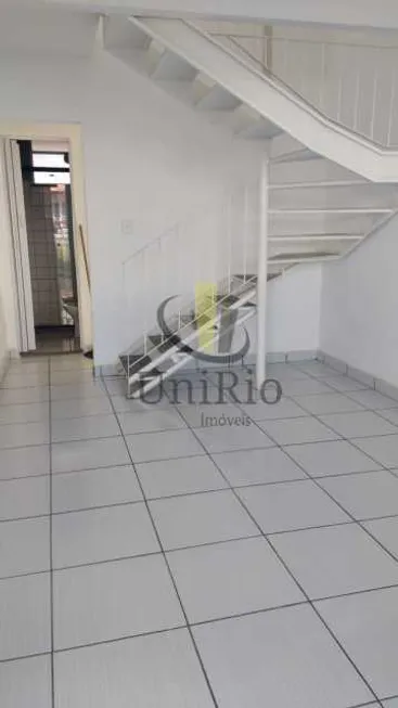 Foto 1 de Casa de Condomínio com 2 Quartos à venda, 65m² em Campo Grande, Rio de Janeiro