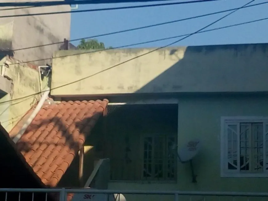 Foto 1 de Sobrado com 2 Quartos à venda, 75m² em Camarão, São Gonçalo