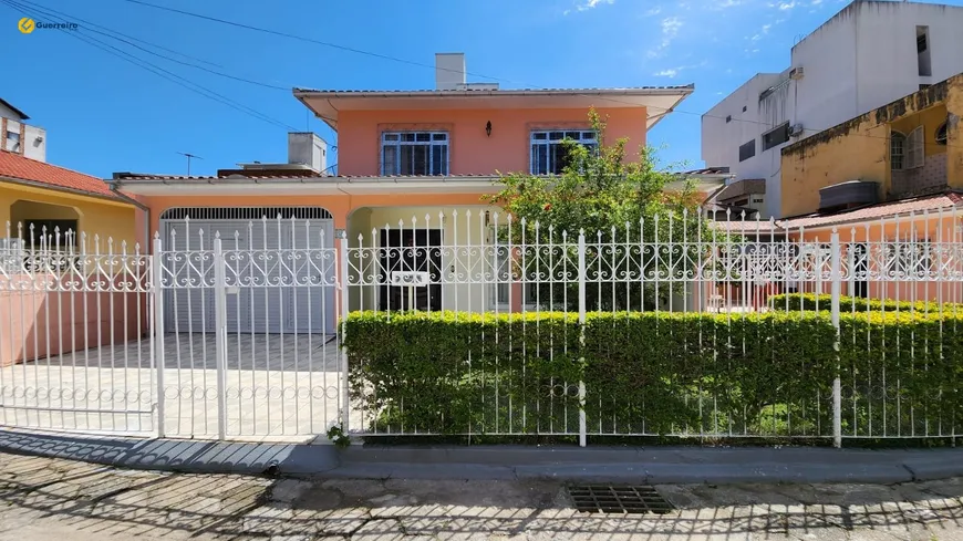 Foto 1 de Casa com 4 Quartos à venda, 193m² em Pantanal, Florianópolis