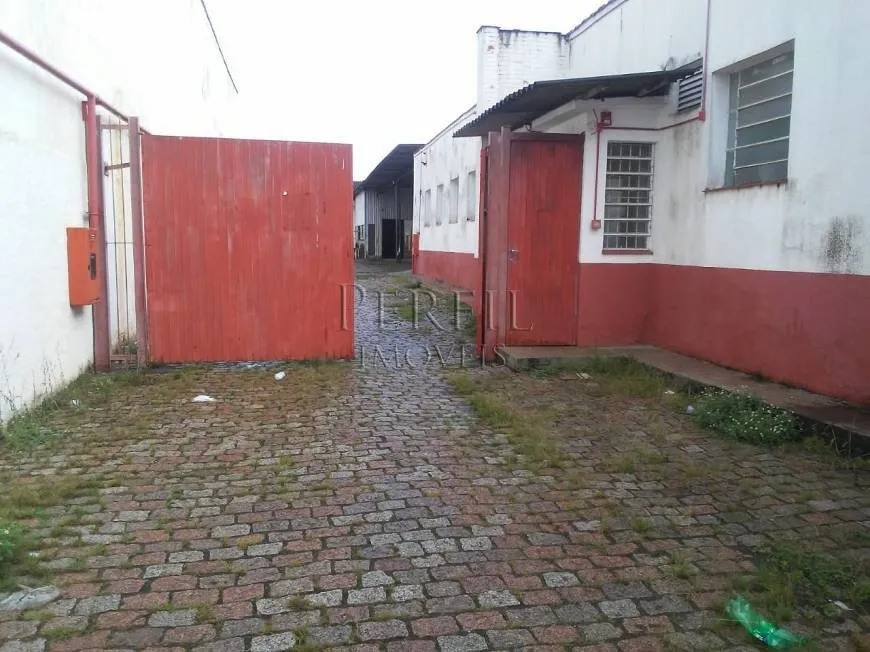 Foto 1 de Galpão/Depósito/Armazém para alugar, 1900m² em Navegantes, Porto Alegre