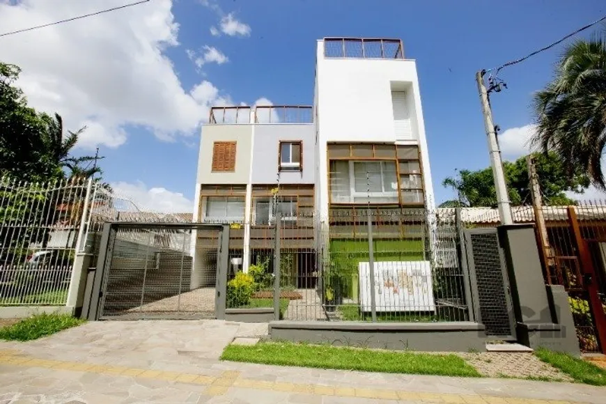 Foto 1 de Sobrado com 2 Quartos à venda, 138m² em Jardim Itú Sabará, Porto Alegre