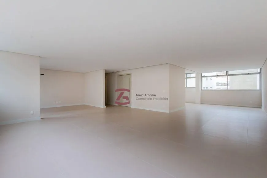 Foto 1 de Apartamento com 3 Quartos à venda, 236m² em Higienópolis, São Paulo